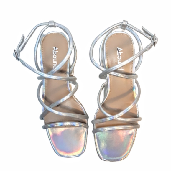 Abound Tiffanee chunky Block Heel Strappy Mettalic Silver sandals Heels Women - Picture 2 of 8